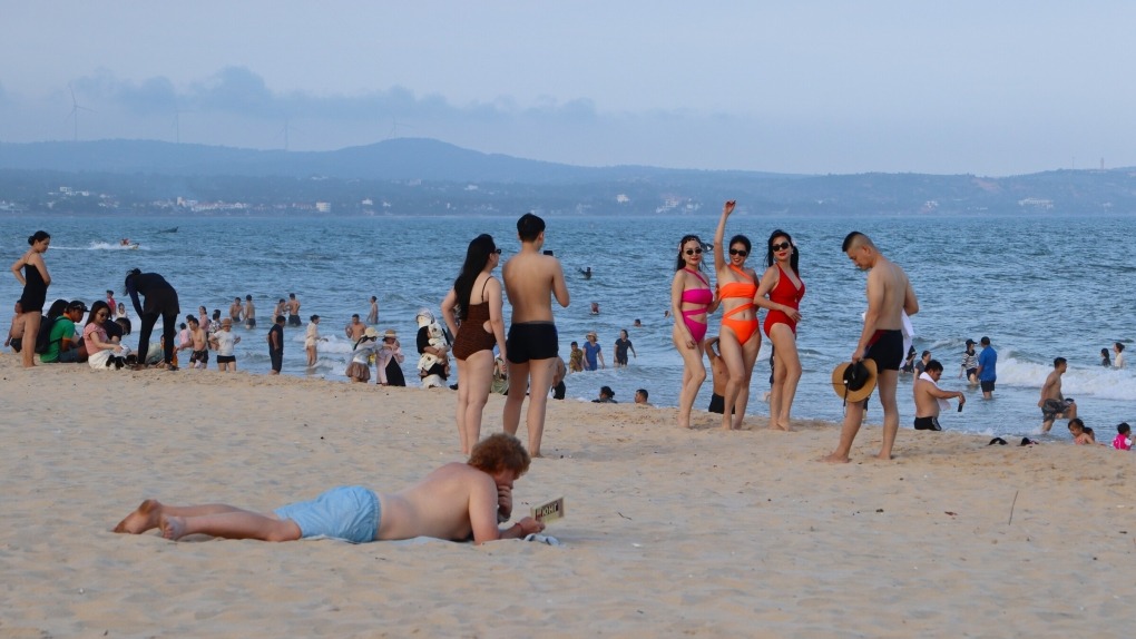 Đặt phòng cả nước dịp 2/9 chưa ‘bùng nổ’, giá vé máy bay tăng mạnh